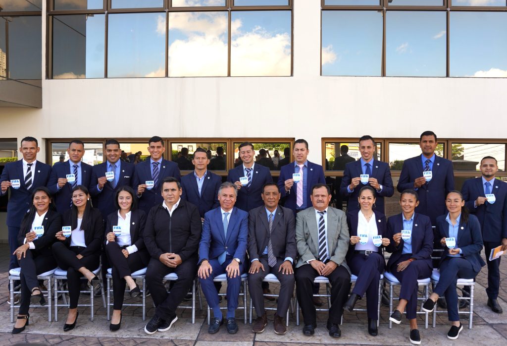 Árbitros hondureños reciben capacitación internacional 1 A destacar en el escenario Internacional! Árbitros hondureños ...