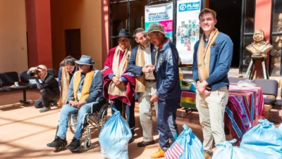EEUU entrega ayuda humanitaria a afectados por inundaciones