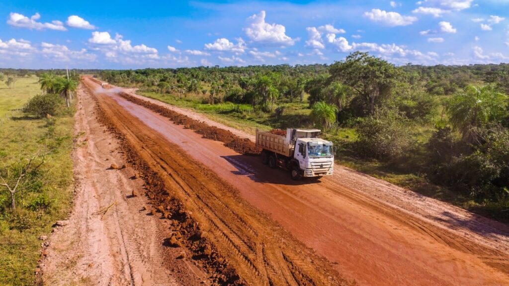 Construcción de carreteras dinamiza empleo y economía local 1 Construcción de ruta dinamiza la economía y genera mano de obra ...