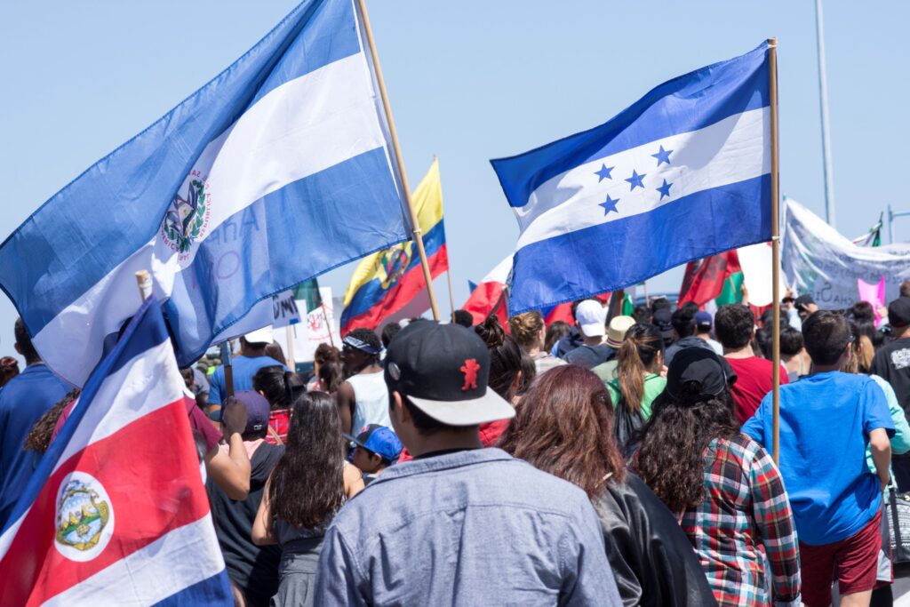 Estados Unidos anuncia reformas migratorias que impactan a centroamericanos 1 Article: Inmigrantes centroamericanos en los Estad ...