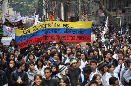 Estudiantes de todo el mundo protestan por acceso igualitario a la educación 1 ProtestasEnColombia | Luchar por la educación pública ha sido ...