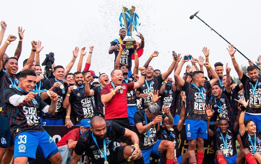 Olimpia suma un nuevo título y afianza su dominio en la liga 1 Olimpia se consagra campeón del Clausura 2023-2024 y suma ya 38 ...