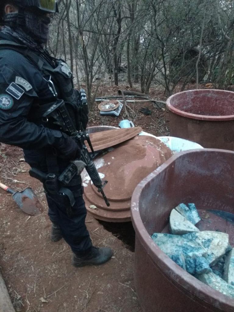 Policía desactiva laboratorio clandestino en zona montañosa 1 Desmantelan laboratorio clandestino para fabricación de droga ...