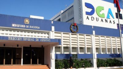 Migración y Aduanas refuerzan controles a comercios