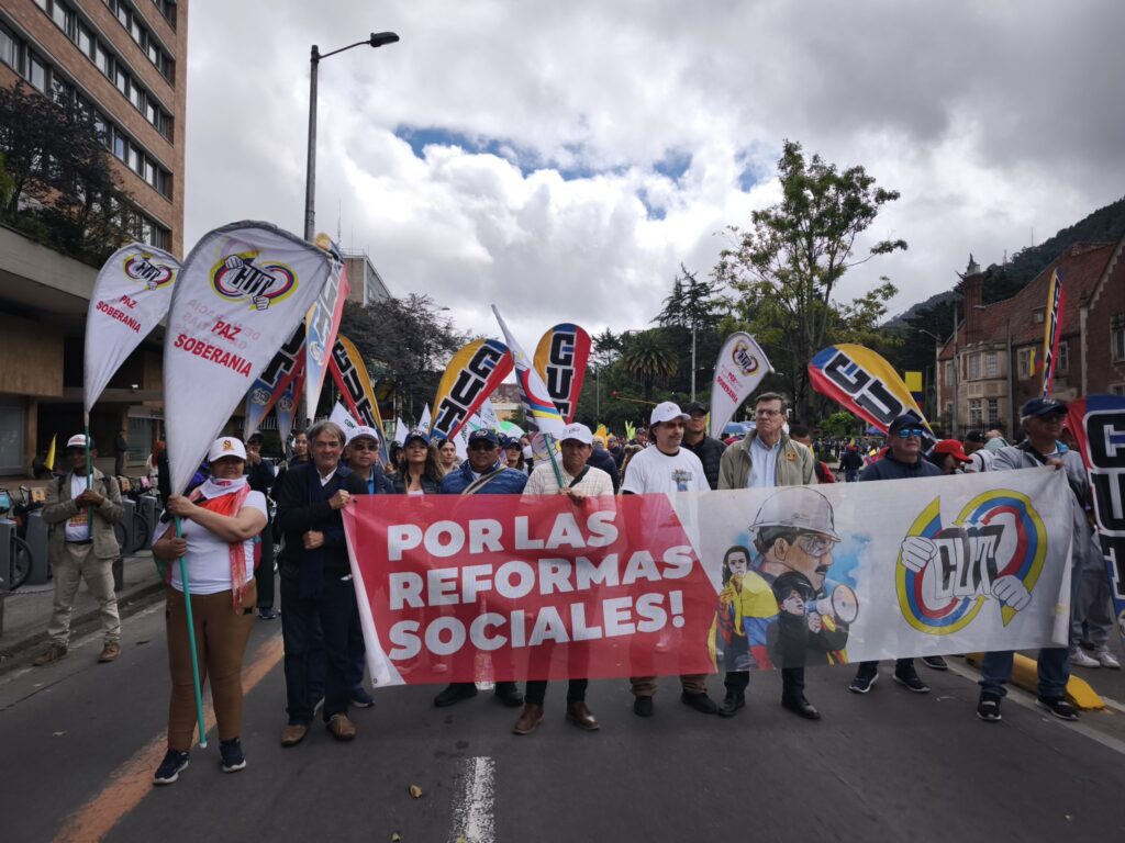Se intensifican protestas sociales en Sudamérica por reformas laborales 1 Colombia: dos días de paro nacional en respaldo a reforma laboral ...