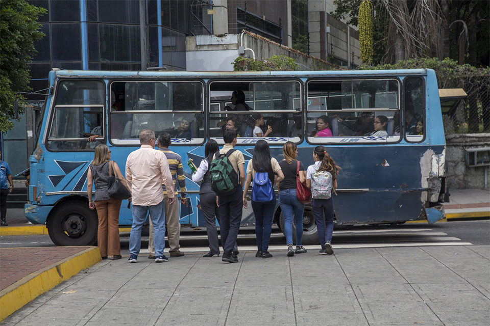 Transportistas no pueden esperar por ajuste salarial para el ...